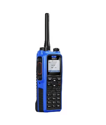 Wasserdichtes Zwei-Wege-Radio PD795EX FM-Standards und IEC-Standards mit IP67-Schutz gegen Staub und Wasser.
