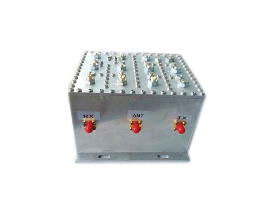 100W Hohlraum-Breitband-Duplexer 400M mit Einsetzverlust von 1,5 Schwankung von 0,9 und VSWR von 1,25 vom Hersteller
