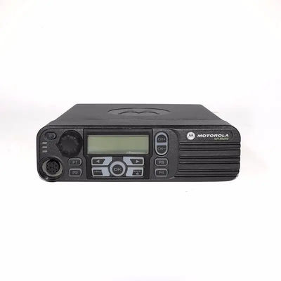 Motorola DM4400 VHF/UHF KFZ-Funkgerät Transceiver 5W 50km Reichweite